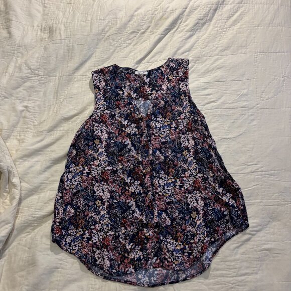 ✨ Maurices Dark Floral Sleeveless Flowy Blouse - Picture 6 of 6